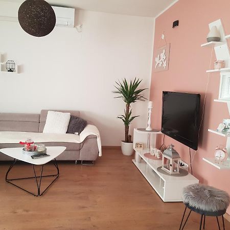 Apartmani Milutin Brodarica  Exterior foto