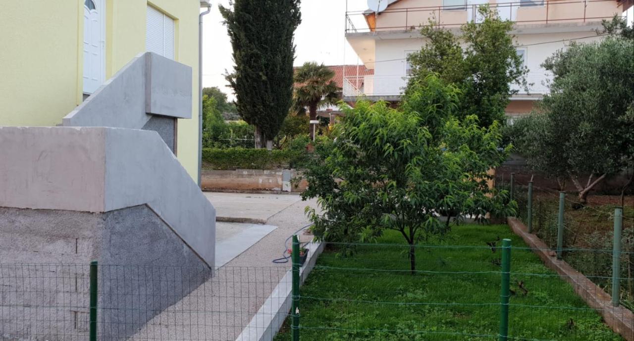 Apartmani Milutin Brodarica  Exterior foto