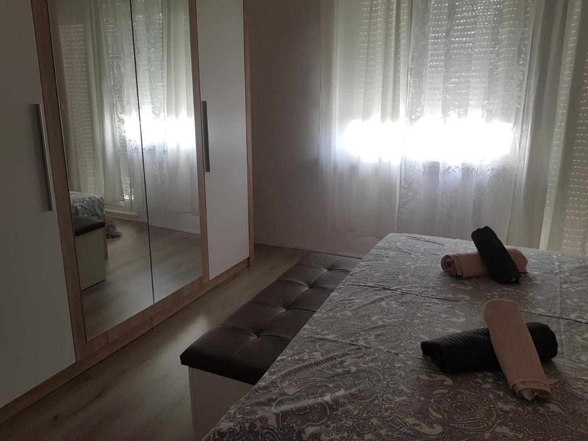 Apartmani Milutin Brodarica  Exterior foto
